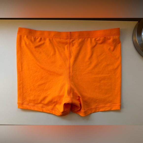 Nike Women's Golf Shorts Bright Orange Size Medium - Picture 2 of 6